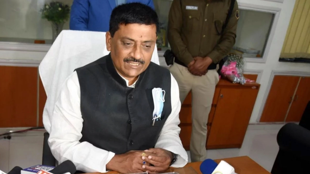 বাংলাদেশের সঙ্গে ফারাক্কা চুক্তি নবায়ন না করার দাবি ভারতীয় এমপির - Chief TV
