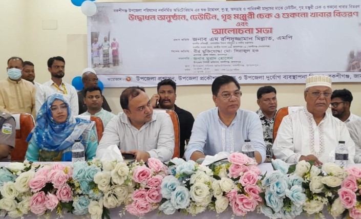 বকশীগঞ্জে অসহায়দের সহায়তায় এগিয়ে এলেন প্রতিমন্ত্রী