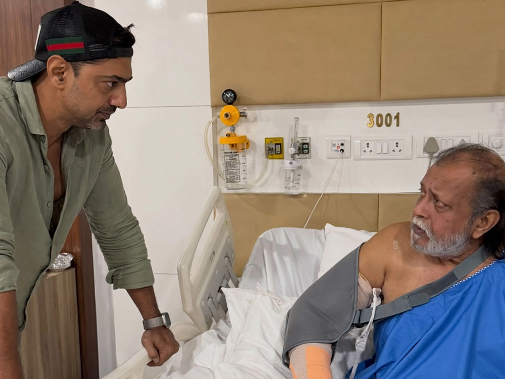 হাসপাতালে মিঠুন চক্রবর্তীকে নিয়ে দেবের আবেগঘন বার্তা
