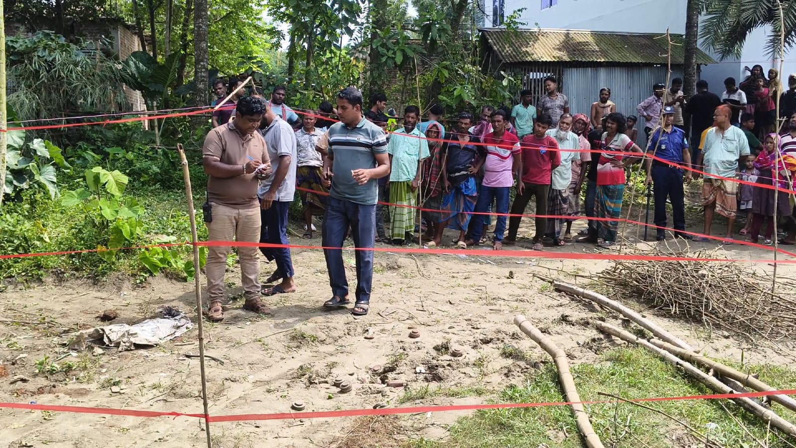 ১০টি ল্যান্ডমাইন ও ৫টি ল্যান্ডমাইনের বক্স উদ্ধার