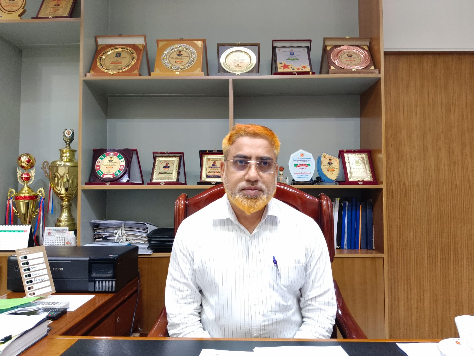 রেলওয়ে কারখানার ডিএসের বিরুদ্ধে ঠিকাদার পুনর্বাসনের অভিযোগ