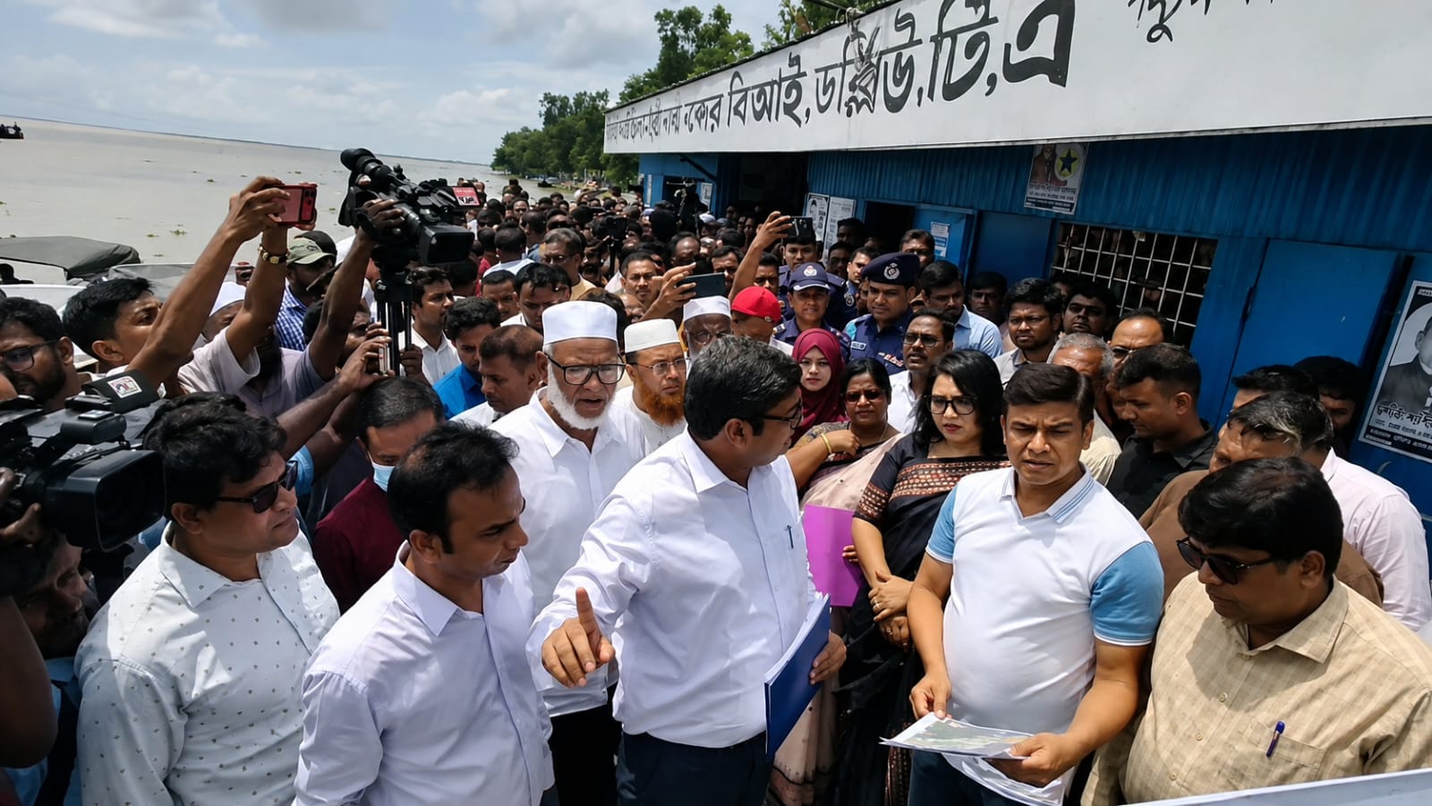 তিস্তা মহাপরিকল্পনায় কাজ শুরুর ঘোষণা, দুর্নীতিতে সতর্কবার্তা