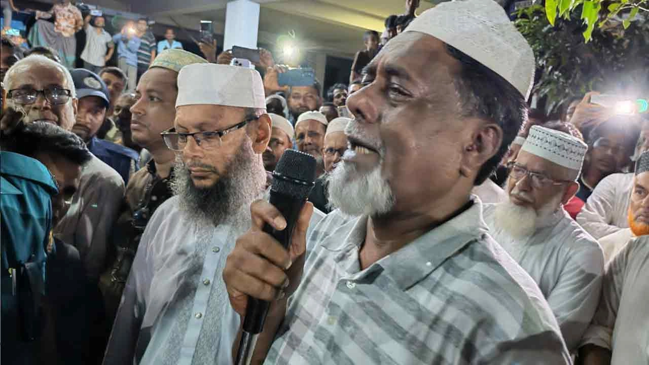 প্যারোলে মুক্তি পেয়ে বাবার জানাজা পড়লেন আওয়ামী লীগ নেতা - Chief TV