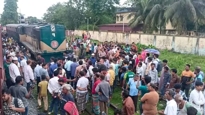ট্রেনের ইঞ্জিন-বগি লাইনচ্যুত, রংপুর-লালমনিরহাটে বন্ধ চলাচল