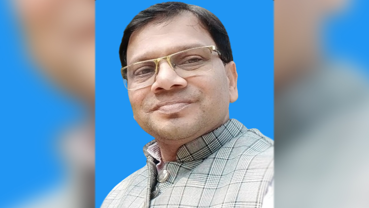 ১০ হাজার টাকার বেতনের কর্মচারীর ৪ কোটির প্রাসাদ