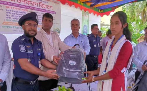 তিন শতাধিক শিক্ষার্থীর মাঝে শিক্ষা উপকরণ বিতরণ