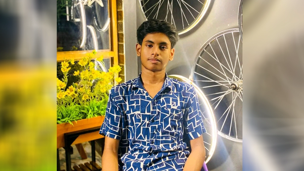 যে ফল নিয়ে আনন্দ করার কথা, সেটিই এখন রেজার পরিবারের বেদনা